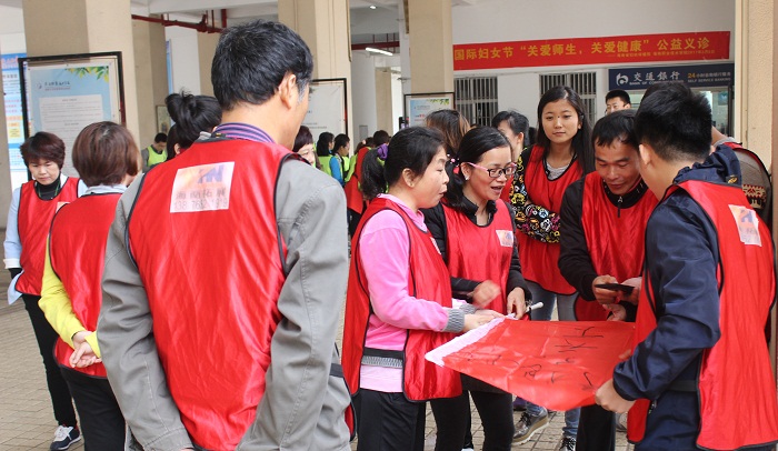 戶外拓展訓(xùn)練激情開場(chǎng)項(xiàng)目“極速分組”（圖書館 梁平攝影）.jpg