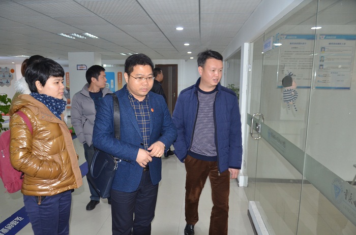 （參觀重慶電子工程職業(yè)學(xué)院創(chuàng)新創(chuàng)業(yè)基地 黨委宣傳部朱澤東攝影）.JPG